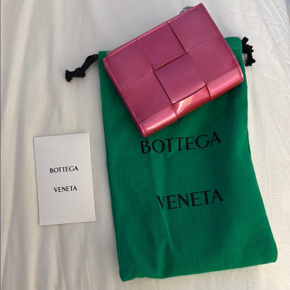 NWT Bottega Veneta Cassette Bi-Fold Zip Wallet